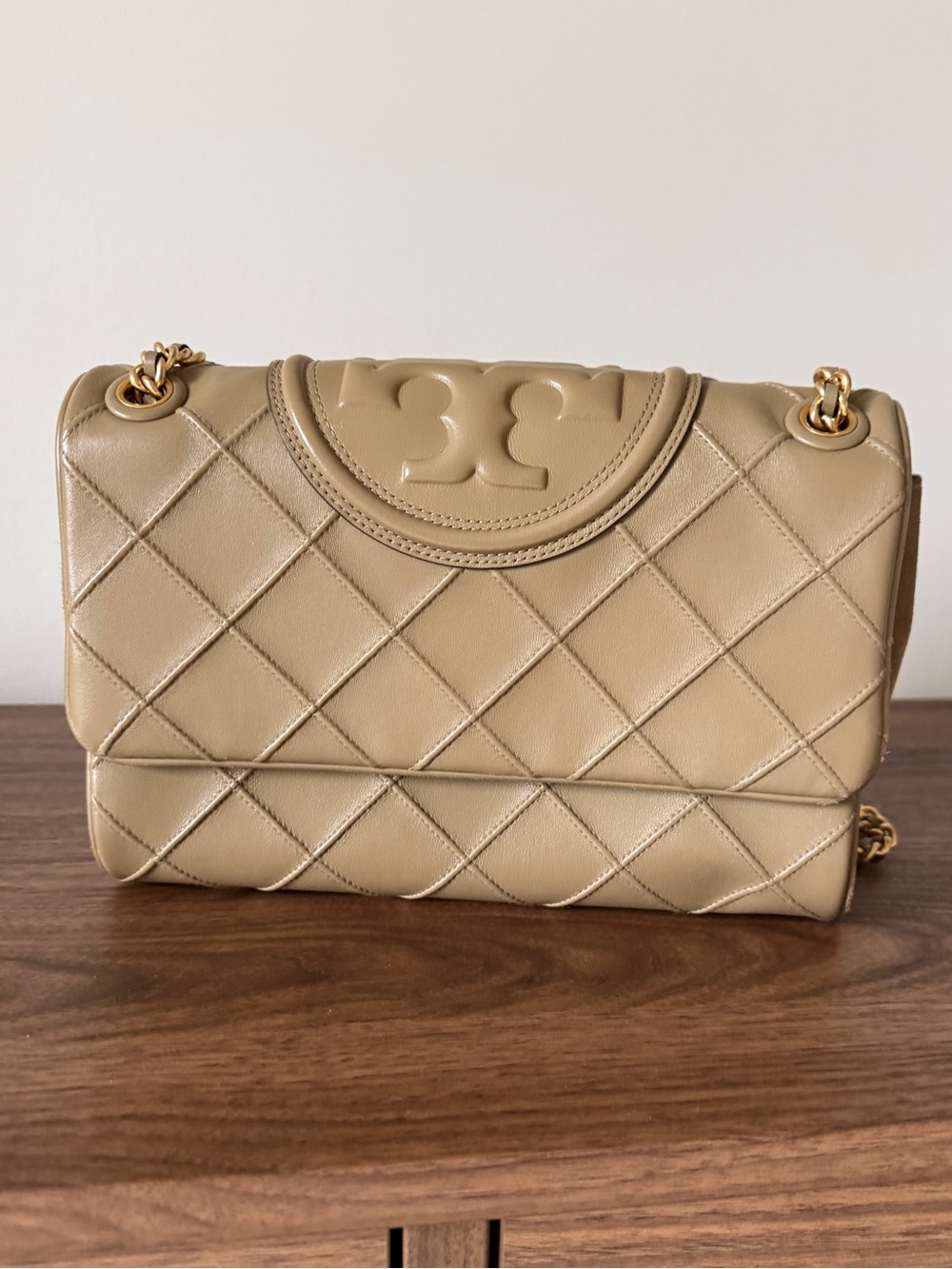 Tory Burch Fleming Shoulder Bag in Pebblestone
